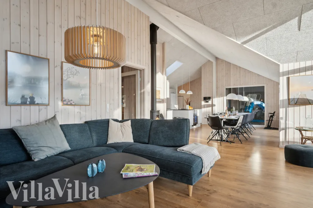 Stue med brændeovn og panoramaudsigt i ferienhaus på Rømø